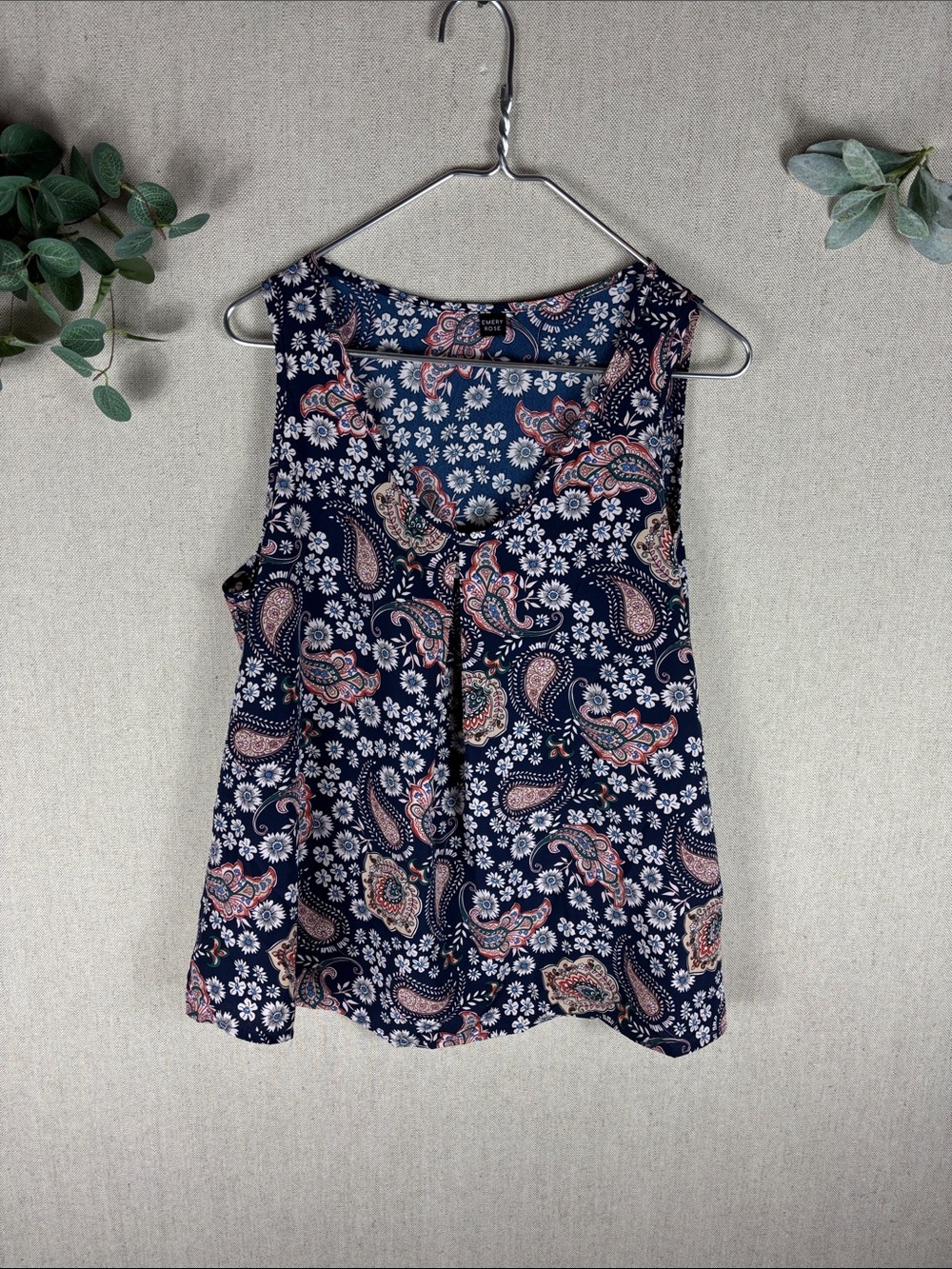 Emery Rose > Navy Paisley Sleeveless Top Large